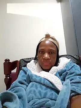 Snapshot of Mommy_Sienna chatting on 20, 11, 2025 Mommy Sienna online show from 20, 11, 2025