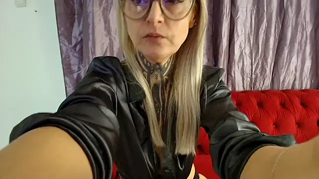 Snapshot of TattooTemptress chatting on 16, 11, 2025 TattooTemptress online show from 16, 11, 2025