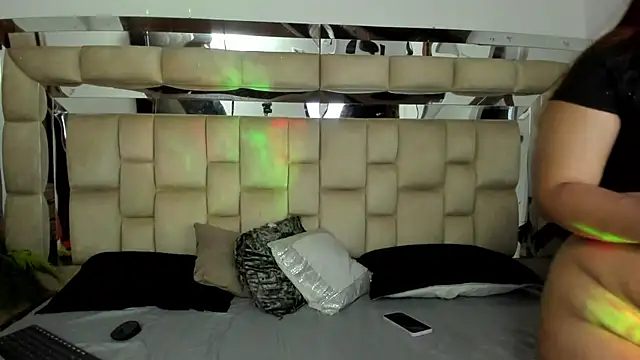 Snapshot of HotVoltage chatting on 13, 11, 2025 HotVoltage online show from 13, 11, 2025