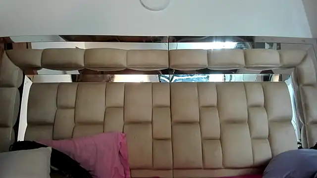 Snapshot of HotVoltage chatting on 30, 11, 2025 HotVoltage online show from 30, 11, 2025