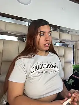 Snapshot of HotVoltage chatting on 18, 12, 2025 HotVoltage online show from 18, 12, 2025