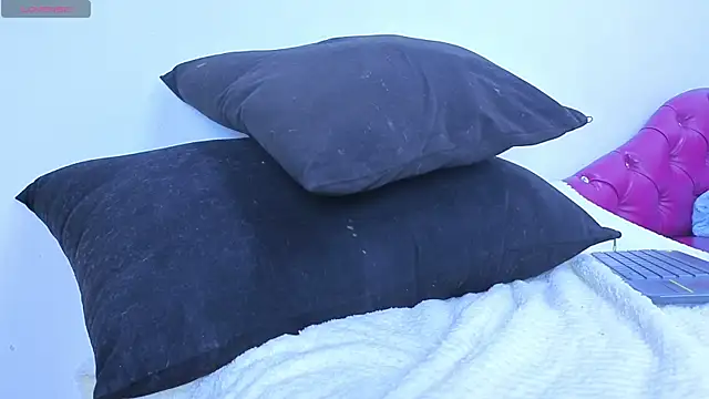 Snapshot of Julieta_horney chatting on 6, 11, 2025 Julieta horney online show from 6, 11, 2025