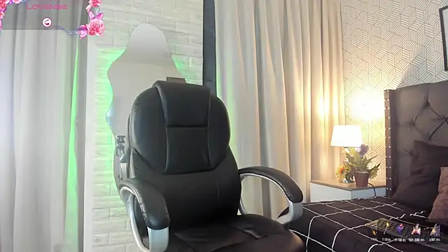 Snapshot of valentina__desire chatting on 13, 11, 2025 valentina desire online show from 13, 11, 2025