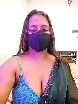 Snapshot of LoveLy-Soneya chatting on 17, 12, 2025 LoveLy-Soneya online show from 17, 12, 2025