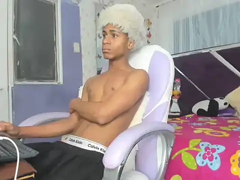 Snapshot of Santy_bigcock_01 chatting on 7, 11, 2025 Santy bigcock 01 online show from 7, 11, 2025