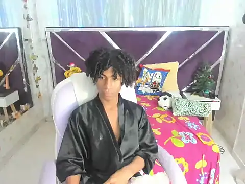 Snapshot of Santy_bigcock_01 chatting on 14, 11, 2025 Santy bigcock 01 online show from 14, 11, 2025