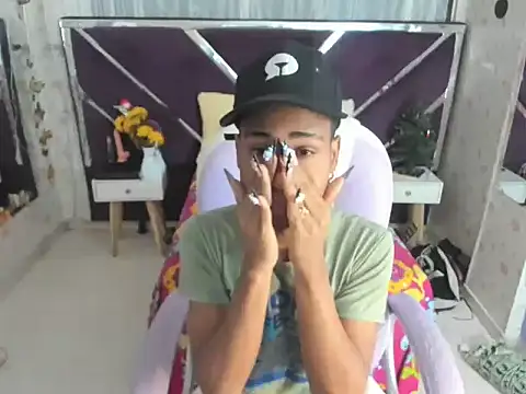 Snapshot of Santy_bigcock_01 chatting on 18, 11, 2025 Santy bigcock 01 online show from 18, 11, 2025