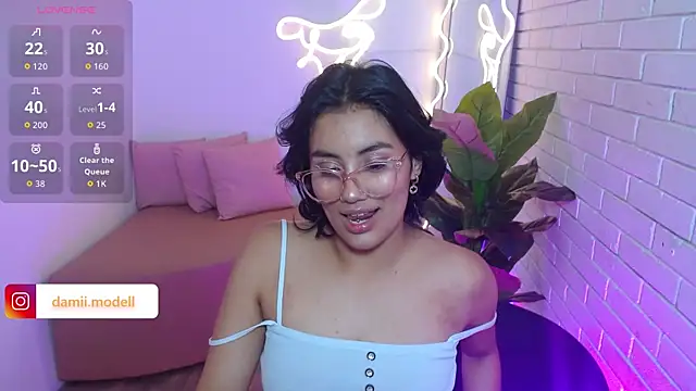 Snapshot of PEACHY_TAY chatting on 6, 11, 2025 PEACHY TAY online show from 6, 11, 2025