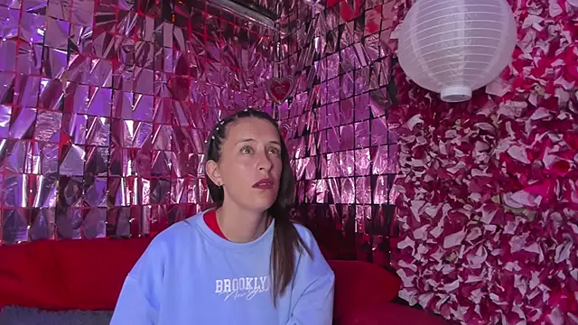 mia luna ed online show from 16, 11, 2025