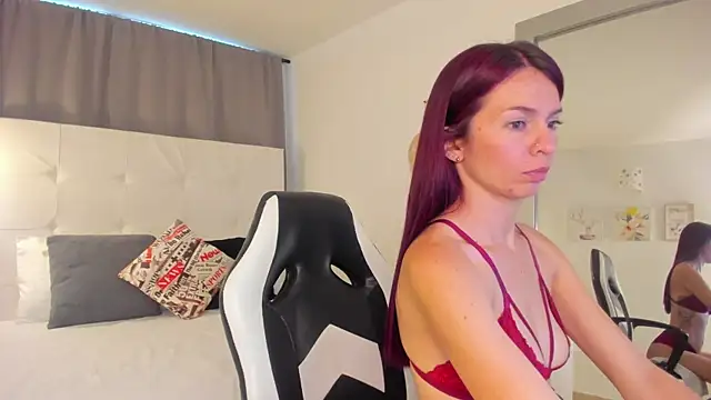 Emi Rosee online show from 18, 12, 2025