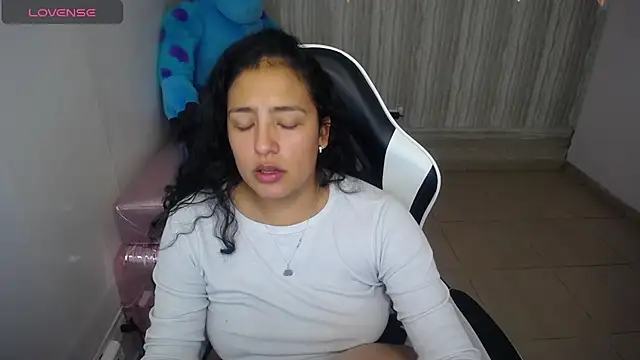 Snapshot of tamara_brown_t chatting on 4, 12, 2025 tamara brown t online show from 4, 12, 2025