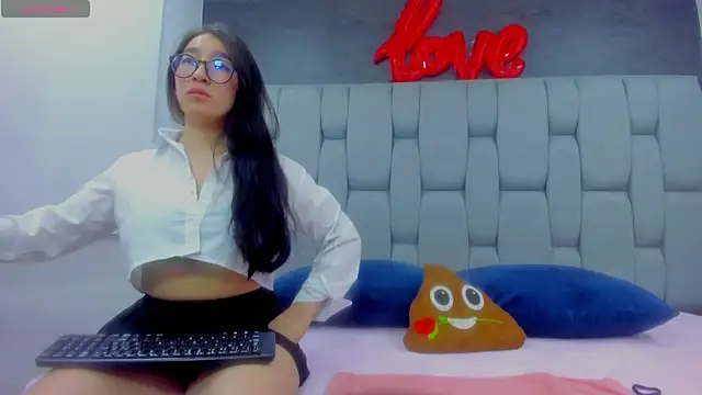 Snapshot of Mia_Horney chatting on 29, 11, 2025 Mia Horney online show from 29, 11, 2025