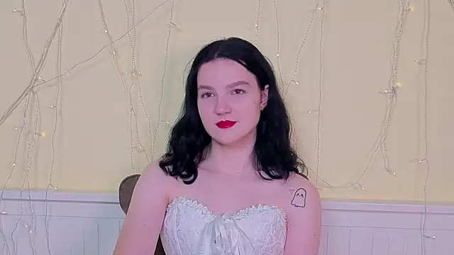 Snapshot of LatinaHuguenin chatting on 16, 11, 2025 LatinaHuguenin online show from 16, 11, 2025