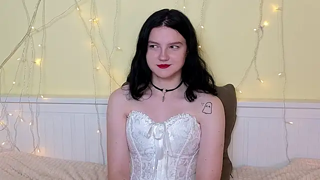 Snapshot of LatinaHuguenin chatting on 17, 11, 2025 LatinaHuguenin online show from 17, 11, 2025