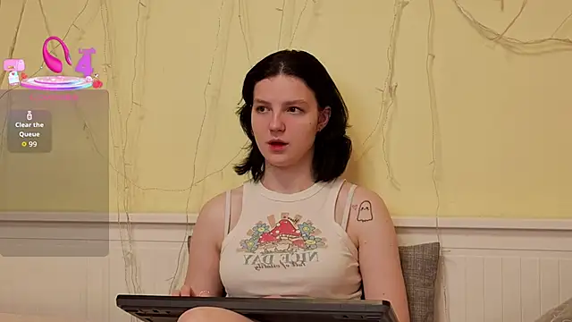 Snapshot of LatinaHuguenin chatting on 2, 12, 2025 LatinaHuguenin online show from 2, 12, 2025