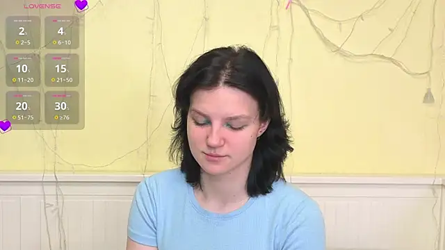 Snapshot of LatinaHuguenin chatting on 15, 12, 2025 LatinaHuguenin online show from 15, 12, 2025