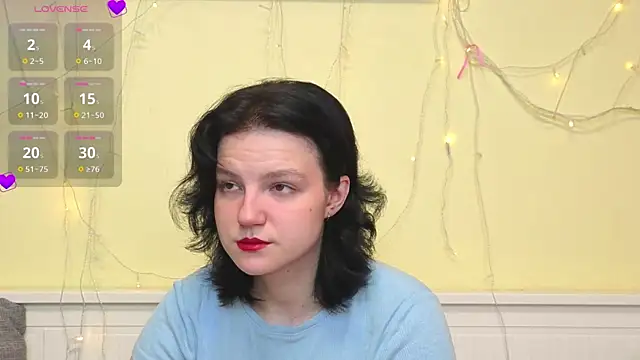 Snapshot of LatinaHuguenin chatting on 18, 12, 2025 LatinaHuguenin online show from 18, 12, 2025