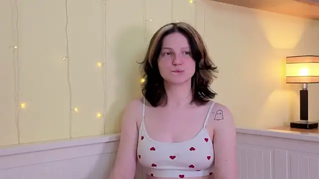 LatinaHuguenin online show from 5, 2, 2026