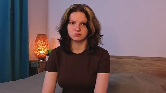 LatinaHuguenin online show from 4, 4, 2026