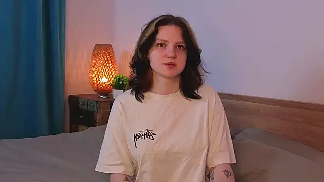 LatinaHuguenin online show from 5, 4, 2026