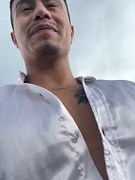 Snapshot of RaySullivan chatting on 11, 11, 2025 RaySullivan online show from 11, 11, 2025