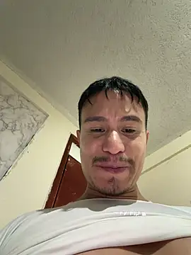 Snapshot of RaySullivan chatting on 21, 12, 2025 RaySullivan online show from 21, 12, 2025