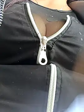 Snapshot of misshot_02 chatting on 4, 12, 2025 misshot 02 online show from 4, 12, 2025