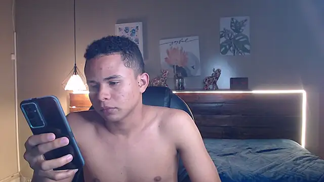 Snapshot of Liams18 chatting on 20, 12, 2025 Liams18 online show from 20, 12, 2025