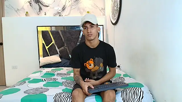 Snapshot of IMPERIO_ROMANO chatting on 23, 11, 2025 IMPERIO ROMANO online show from 23, 11, 2025