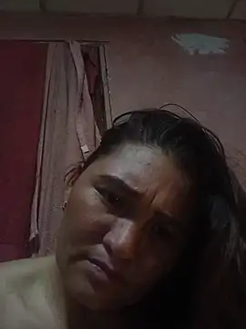 Snapshot of Leona-Pig chatting on 4, 12, 2025 Leona-Pig online show from 4, 12, 2025