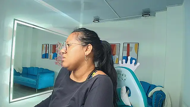 Snapshot of Alondra_gomexxx chatting on 4, 12, 2025 Alondra gomexxx online show from 4, 12, 2025