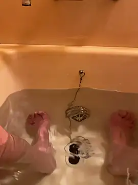 Snapshot of houkeiboy78 chatting on 20, 12, 2025 houkeiboy78 online show from 20, 12, 2025