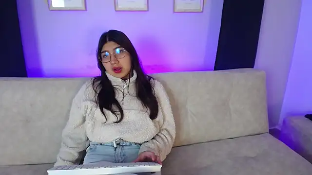 Mia Blair  online show from 7, 11, 2025