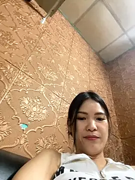 Snapshot of Beolulu chatting on 7, 11, 2025 Beolulu online show from 7, 11, 2025