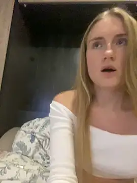 Snapshot of olliebells chatting on 1, 12, 2025 olliebells online show from 1, 12, 2025