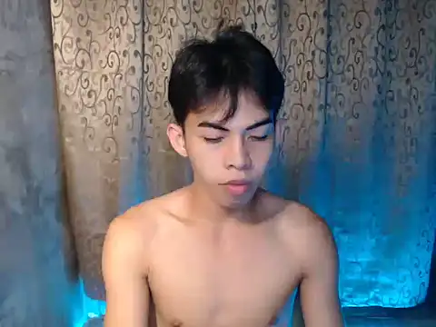 Snapshot of Urhotsilverboy chatting on 15, 11, 2025 Urhotsilverboy online show from 15, 11, 2025