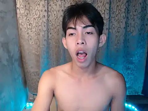 Snapshot of Urhotsilverboy chatting on 18, 11, 2025 Urhotsilverboy online show from 18, 11, 2025