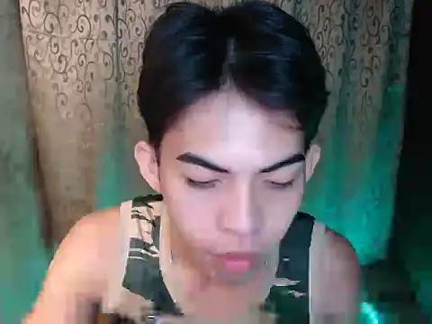 Snapshot of Urhotsilverboy chatting on 21, 11, 2025 Urhotsilverboy online show from 21, 11, 2025