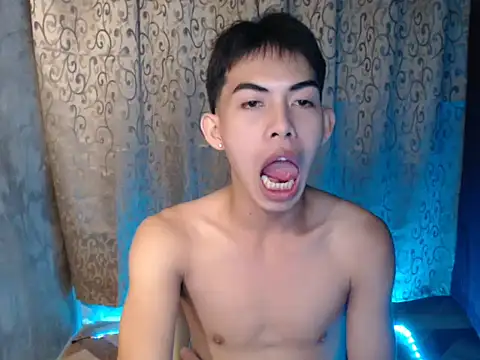 Snapshot of Urhotsilverboy chatting on 23, 11, 2025 Urhotsilverboy online show from 23, 11, 2025