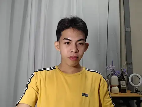 Snapshot of Urhotsilverboy chatting on 30, 11, 2025 Urhotsilverboy online show from 30, 11, 2025