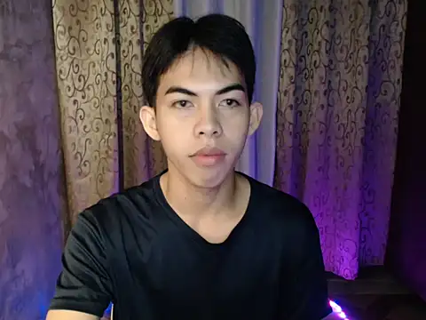 Snapshot of Urhotsilverboy chatting on 18, 12, 2025 Urhotsilverboy online show from 18, 12, 2025