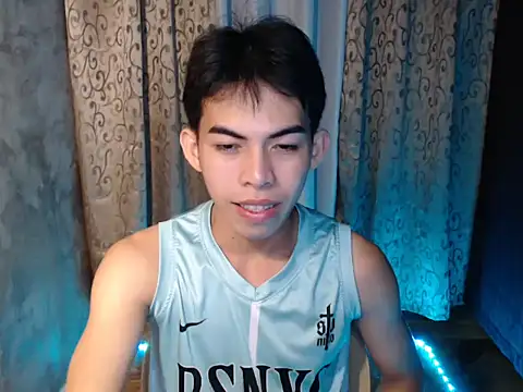 Snapshot of Urhotsilverboy chatting on 19, 12, 2025 Urhotsilverboy online show from 19, 12, 2025