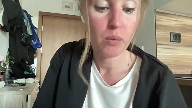 Snapshot of Ameli8 chatting on 12, 11, 2025 Ameli8 online show from 12, 11, 2025