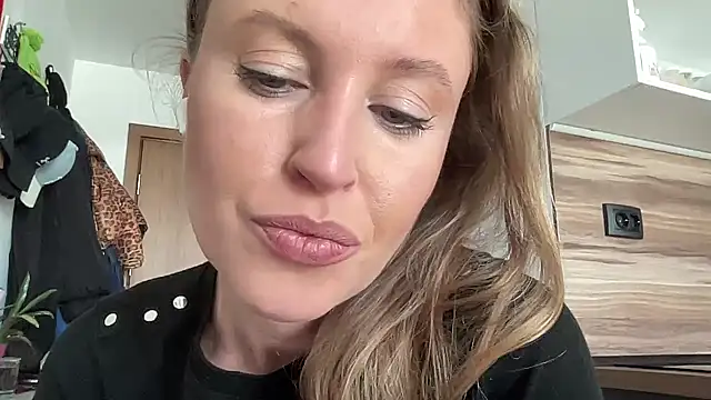 Snapshot of Ameli8 chatting on 17, 12, 2025 Ameli8 online show from 17, 12, 2025