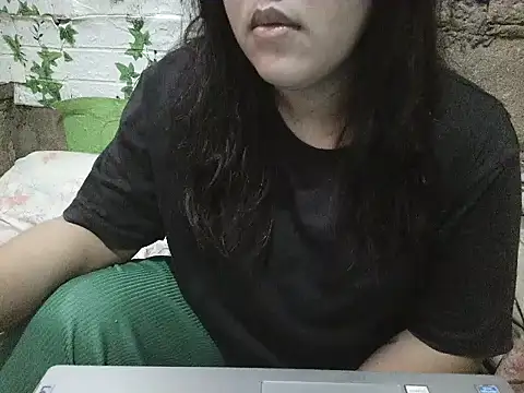 Snapshot of fluffy_raa chatting on 1, 4, 2026 fluffy raa online show from 1, 4, 2026