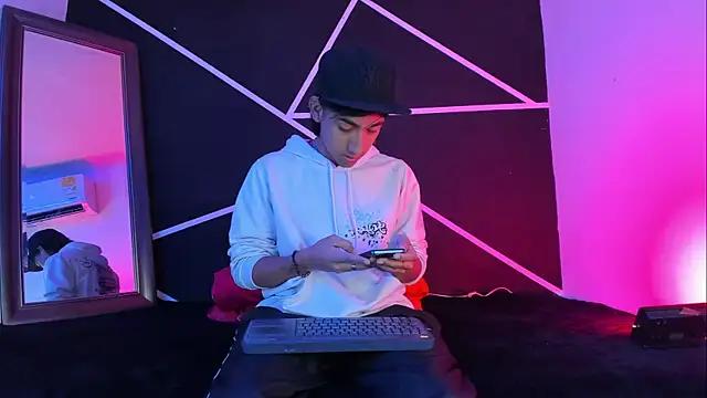 Austin Santos  online show from 8, 11, 2025