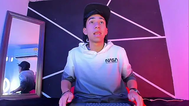 Austin Santos  online show from 10, 11, 2025