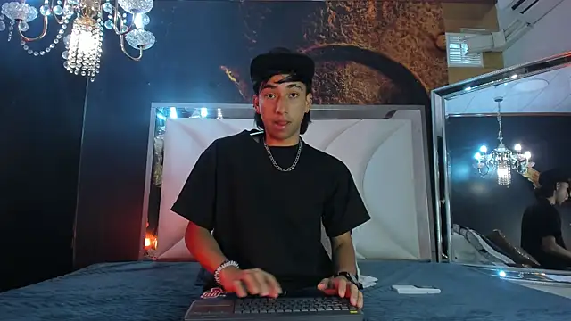 Austin Santos  online show from 12, 11, 2025