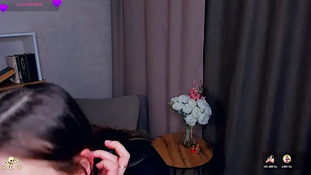 JosieNadile online show from 11, 11, 2025