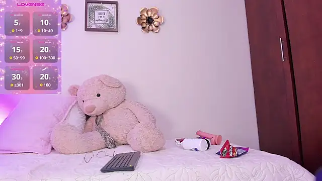 Snapshot of Nyra_lux16 chatting on 4, 12, 2025 Nyra lux16 online show from 4, 12, 2025